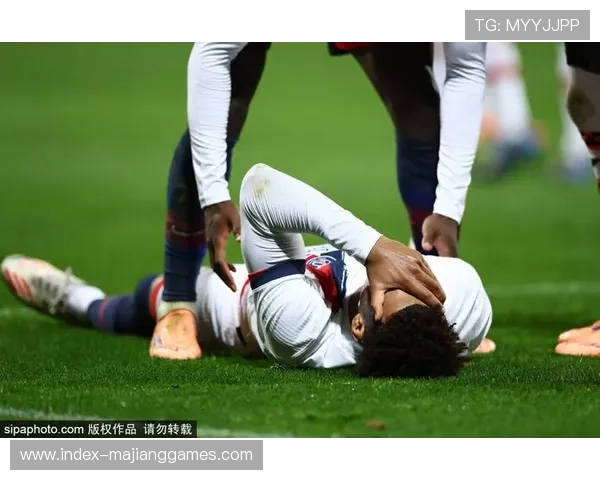 巴黎圣日耳曼杜埃因伤缺阵 与尼斯之战李康仁鲁伊兹出战成疑 巴黎圣日耳曼杜埃因伤缺阵 与尼斯之战李康仁鲁伊兹出战成疑