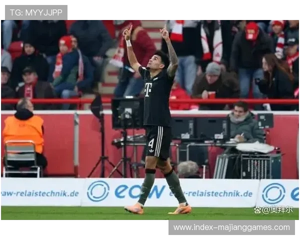 斯图加特半场1-1拜仁，凯恩点射扳平，主队前锋世界波破门